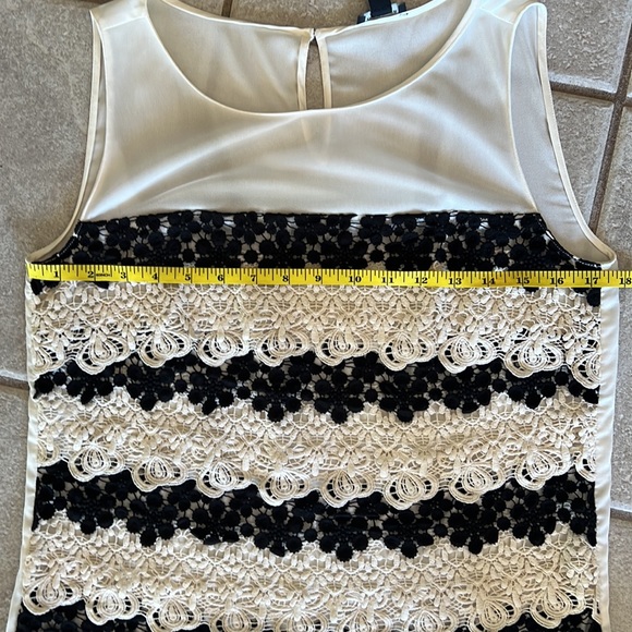 Ann Taylor Black White Sleeveless Lace Top size 4 - Picture 5 of 8
